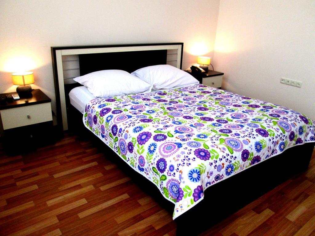 Max Comfort Hotel Kutaisi Pokoj fotografie